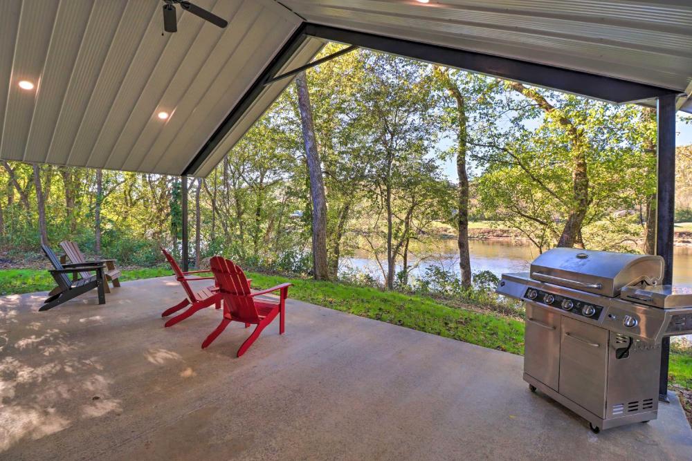 Riverfront Heaven on the White with Covered Patio!
